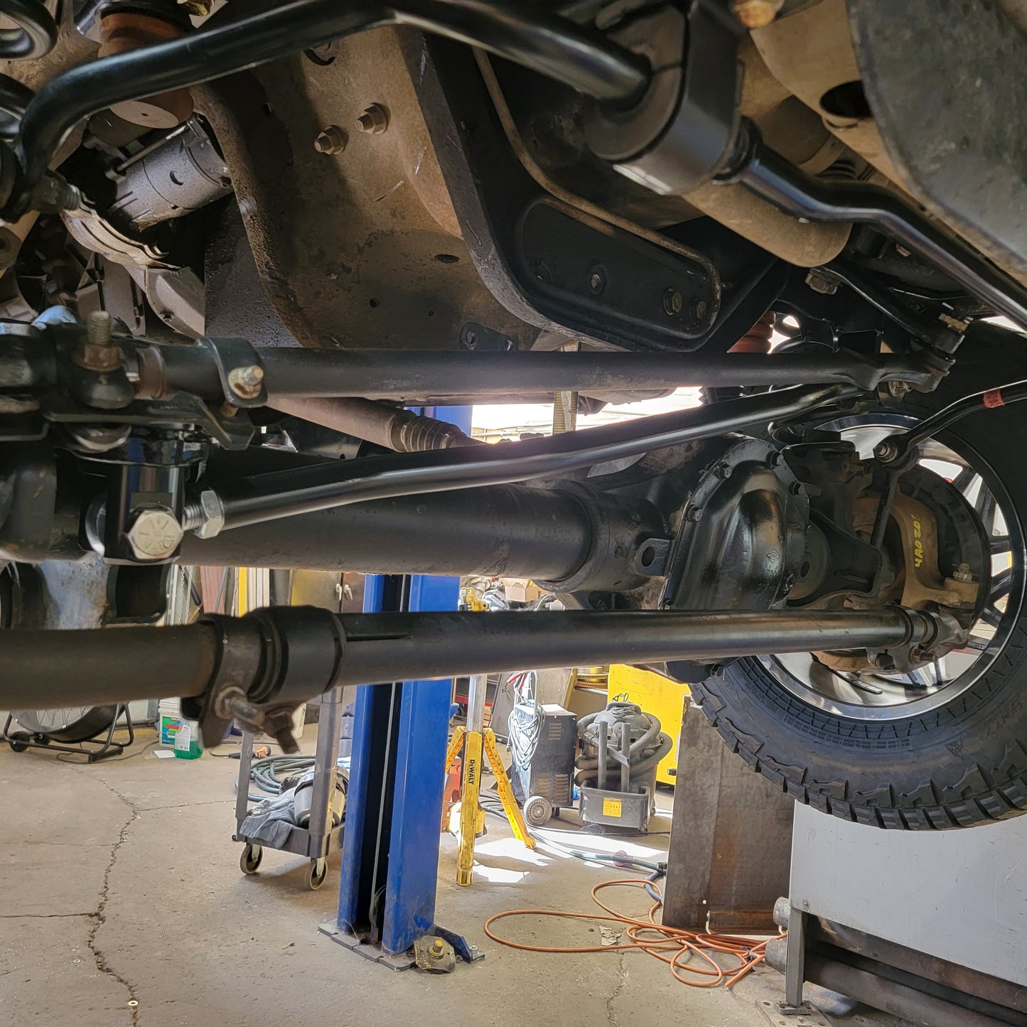 92-97 Ford Over The Top Track Bar conversion for 05+ Coil Swap